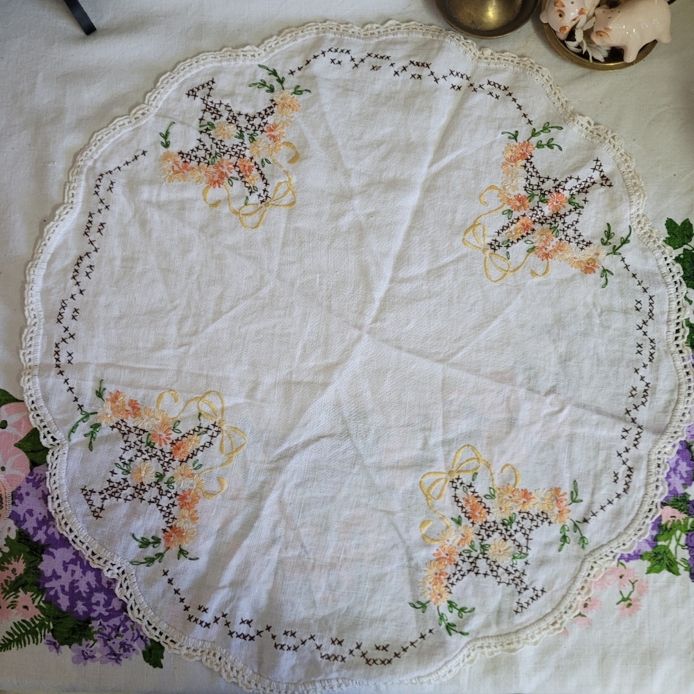 Embroidered Floral Linen Dollie Crochet Lace Edge Circular - White and Yellow